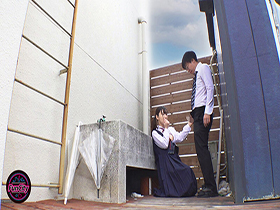 制服Ｊ●の大きなお尻に我慢できず 放課後の校内でワイセツ三昧。デカチン快楽に抗えなくなった教え子に中出しリピート さつき芽衣　サンプル画像06